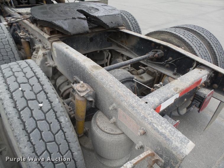 image for item L4179 1994 Freightliner FLD112 semi truck