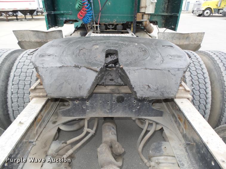 image for item L4179 1994 Freightliner FLD112 semi truck