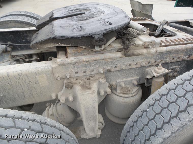 image for item L4179 1994 Freightliner FLD112 semi truck