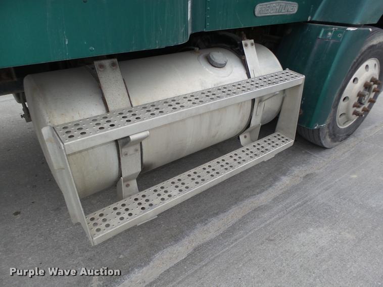 image for item L4179 1994 Freightliner FLD112 semi truck