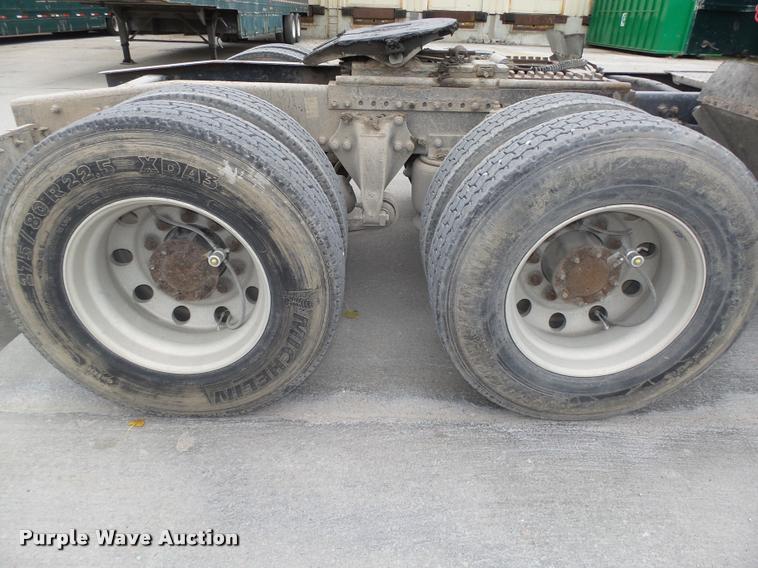 image for item L4179 1994 Freightliner FLD112 semi truck