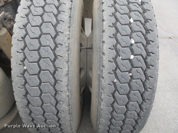 image for item L4179 1994 Freightliner FLD112 semi truck