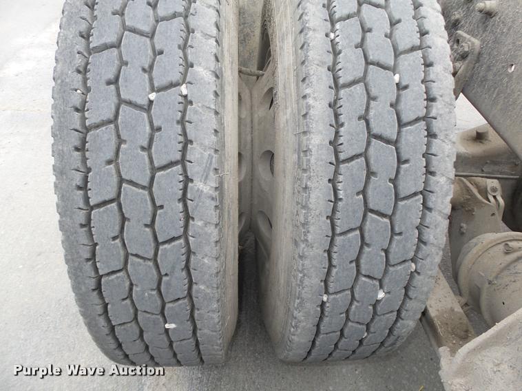 image for item L4179 1994 Freightliner FLD112 semi truck