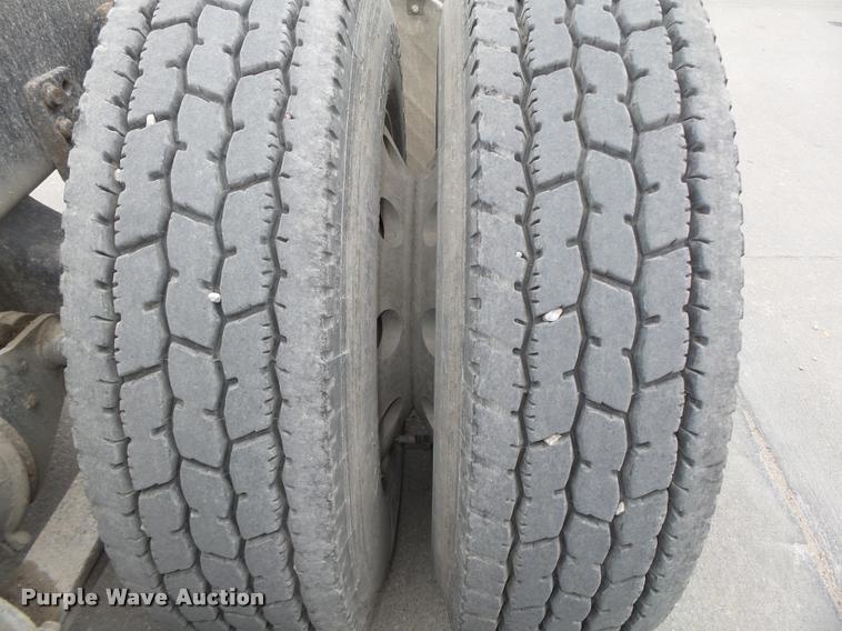 image for item L4179 1994 Freightliner FLD112 semi truck