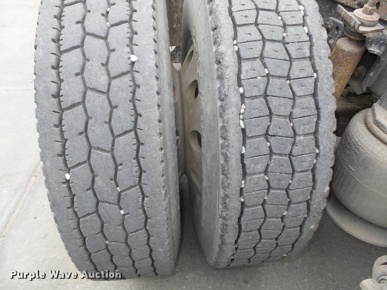 image for item L4179 1994 Freightliner FLD112 semi truck