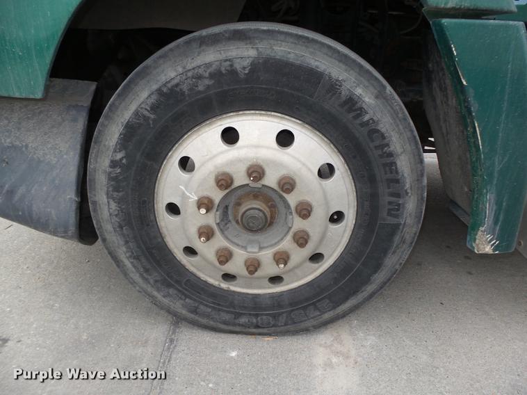 image for item L4179 1994 Freightliner FLD112 semi truck