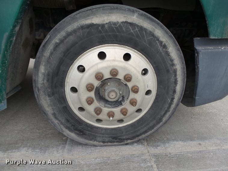 image for item L4179 1994 Freightliner FLD112 semi truck