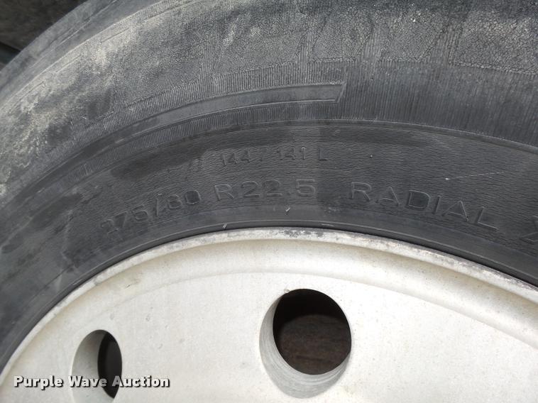 image for item L4179 1994 Freightliner FLD112 semi truck