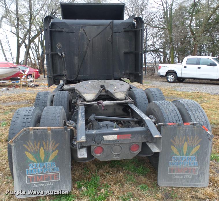 image for item L4185 1992 Freightliner FLD120 semi truck