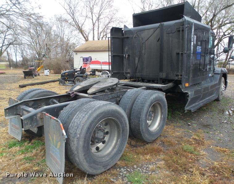 image for item L4185 1992 Freightliner FLD120 semi truck