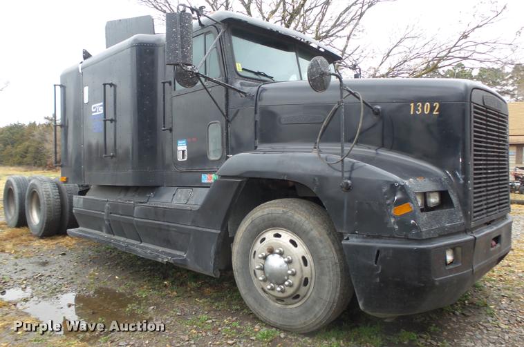 image for item L4185 1992 Freightliner FLD120 semi truck
