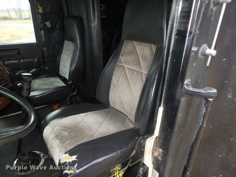 image for item L4185 1992 Freightliner FLD120 semi truck