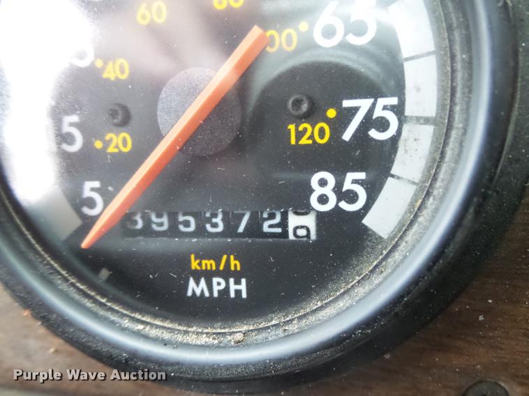 image for item L4185 1992 Freightliner FLD120 semi truck