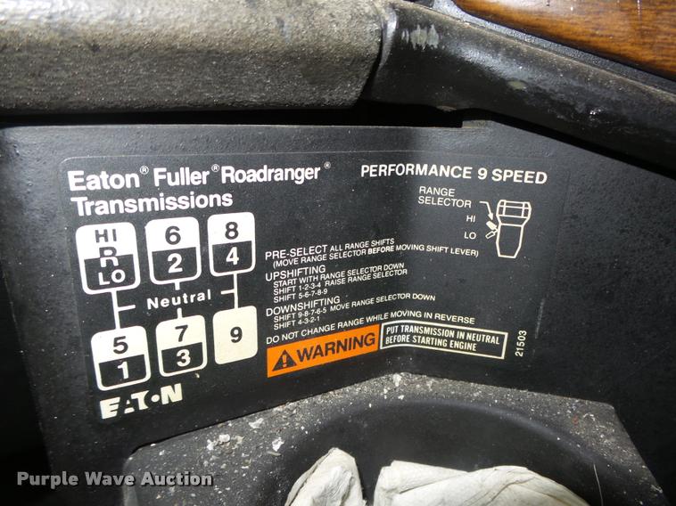 image for item L4185 1992 Freightliner FLD120 semi truck