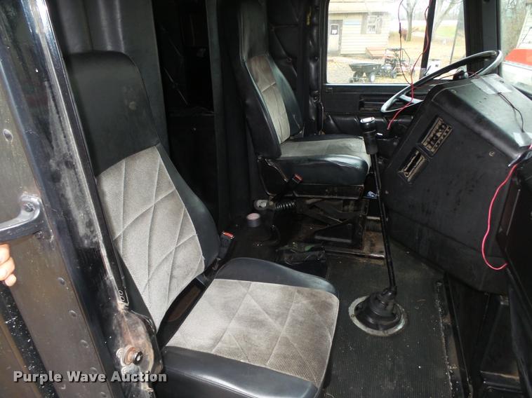 image for item L4185 1992 Freightliner FLD120 semi truck