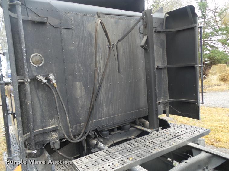 image for item L4185 1992 Freightliner FLD120 semi truck