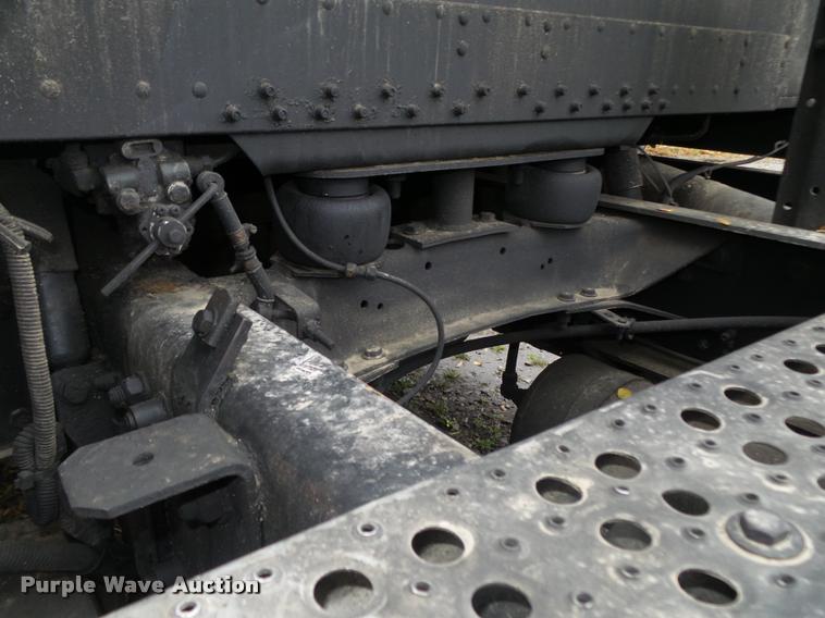 image for item L4185 1992 Freightliner FLD120 semi truck