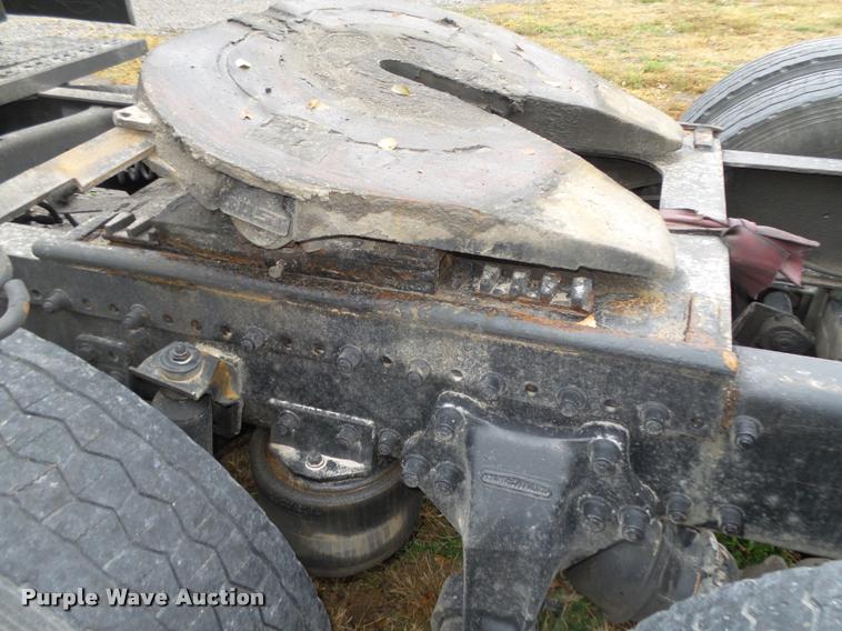 image for item L4185 1992 Freightliner FLD120 semi truck