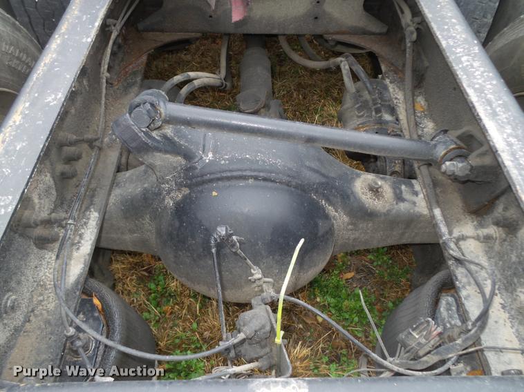 image for item L4185 1992 Freightliner FLD120 semi truck