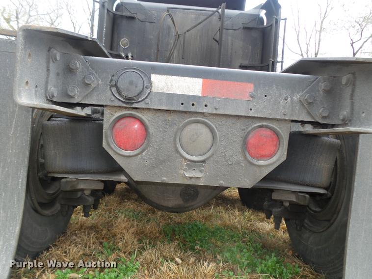 image for item L4185 1992 Freightliner FLD120 semi truck