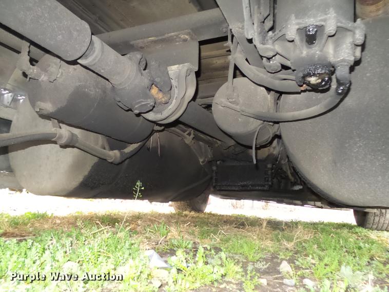 image for item L4185 1992 Freightliner FLD120 semi truck