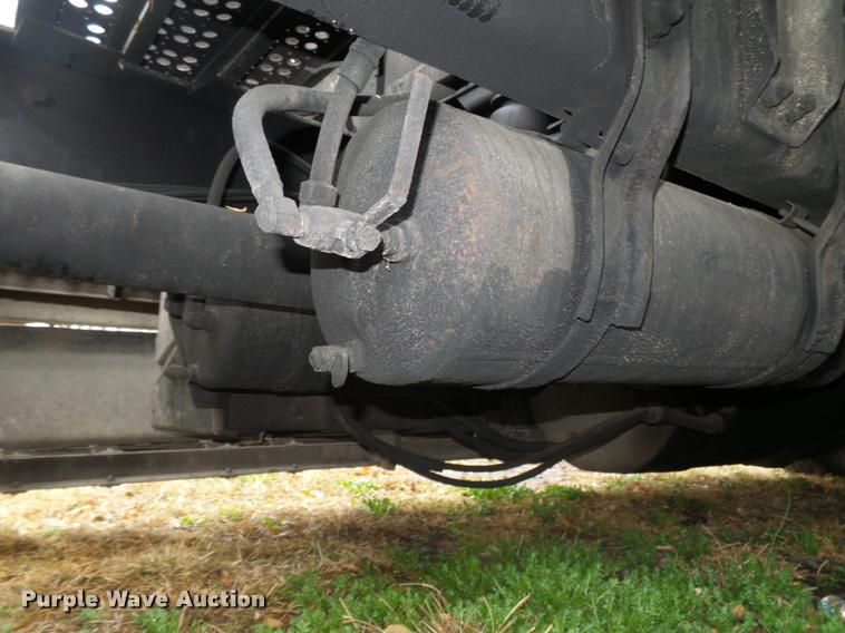 image for item L4185 1992 Freightliner FLD120 semi truck