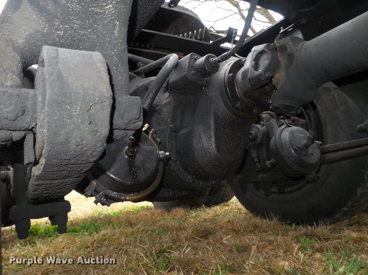 image for item L4185 1992 Freightliner FLD120 semi truck