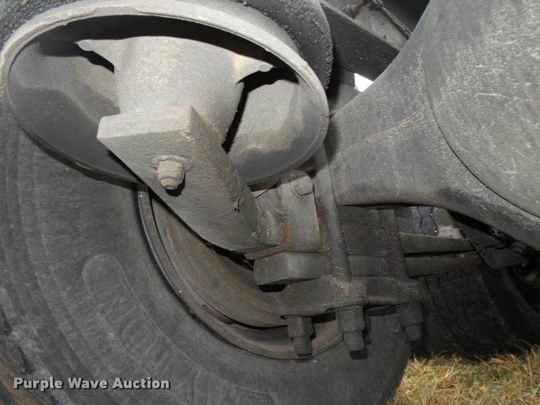 image for item L4185 1992 Freightliner FLD120 semi truck