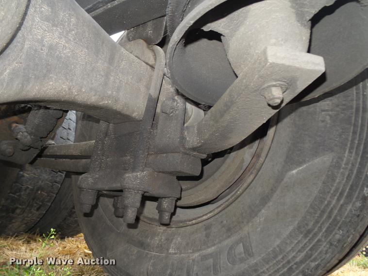 image for item L4185 1992 Freightliner FLD120 semi truck