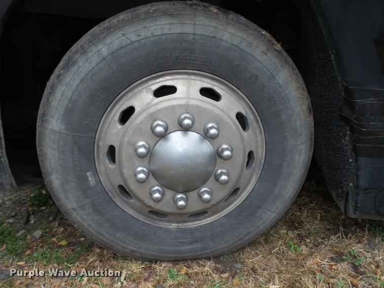 image for item L4185 1992 Freightliner FLD120 semi truck