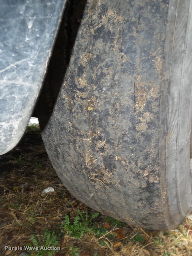 image for item L4185 1992 Freightliner FLD120 semi truck