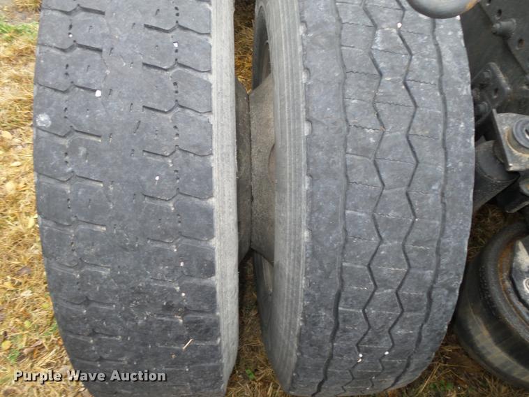 image for item L4185 1992 Freightliner FLD120 semi truck