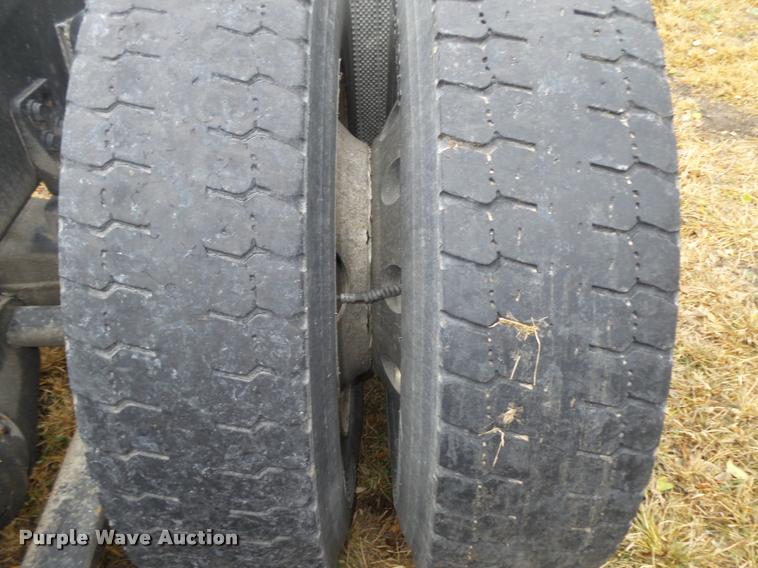 image for item L4185 1992 Freightliner FLD120 semi truck