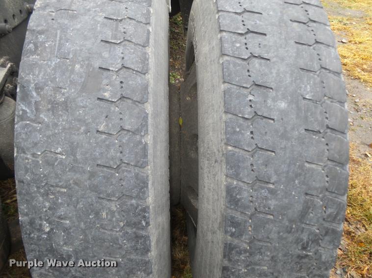 image for item L4185 1992 Freightliner FLD120 semi truck