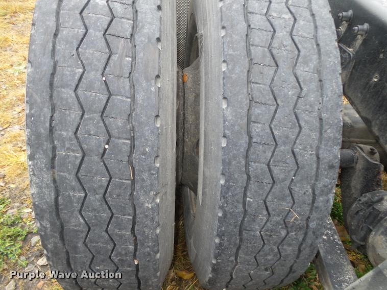 image for item L4185 1992 Freightliner FLD120 semi truck