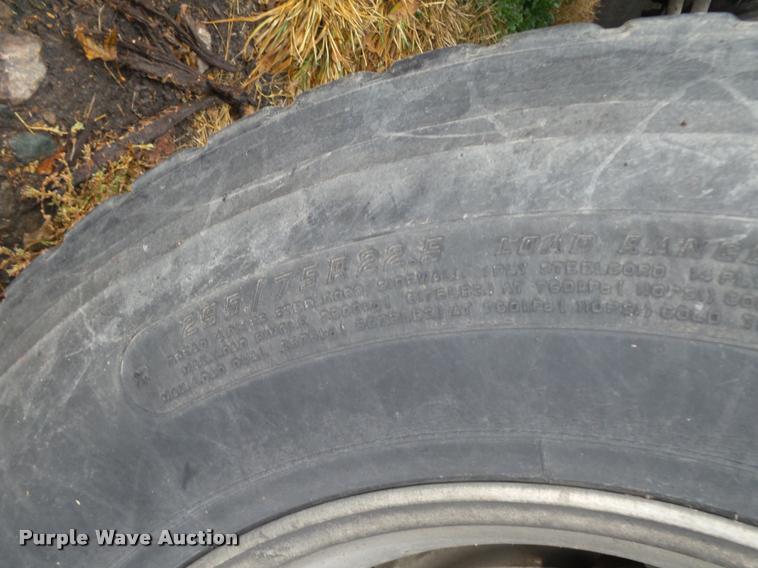 image for item L4185 1992 Freightliner FLD120 semi truck