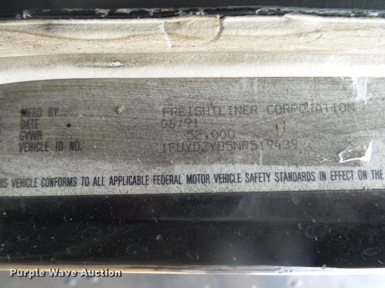 image for item L4185 1992 Freightliner FLD120 semi truck