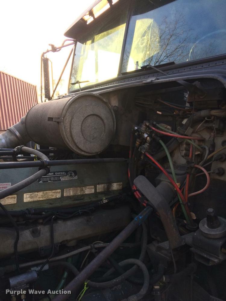 image for item L4185 1992 Freightliner FLD120 semi truck