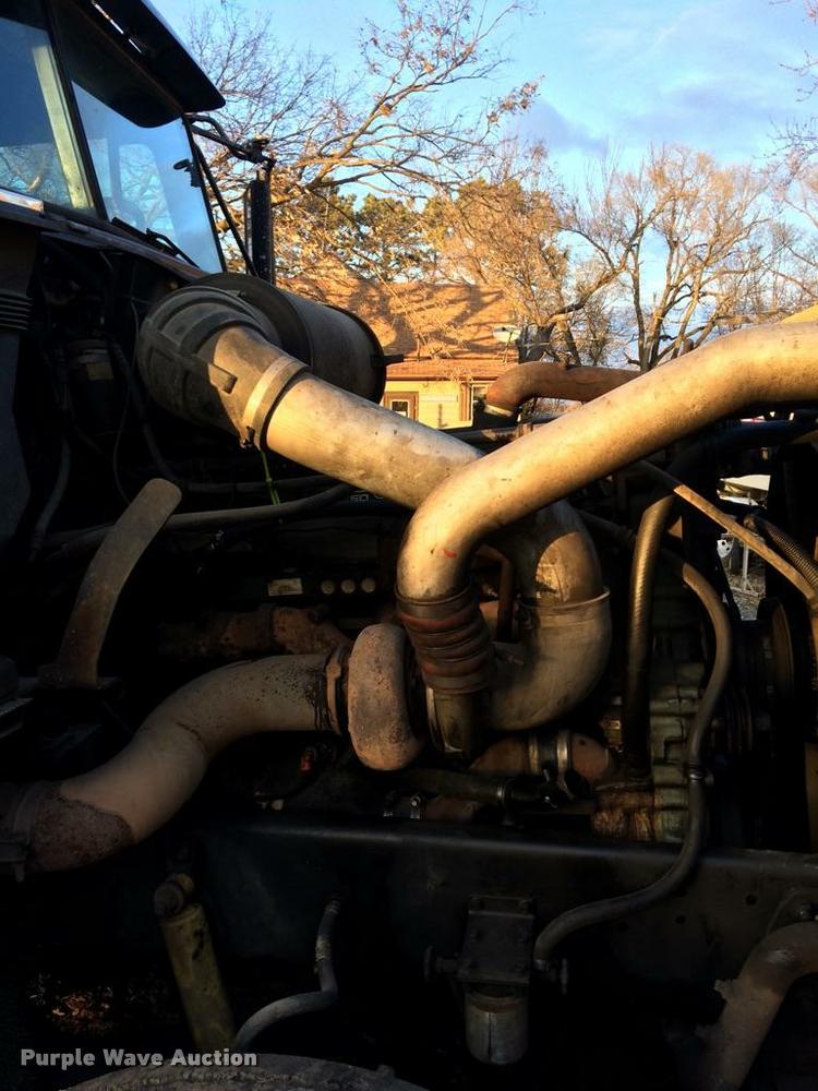 image for item L4185 1992 Freightliner FLD120 semi truck