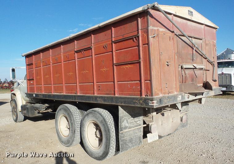 image for item AG9103 1974 Chevrolet C65 grain truck