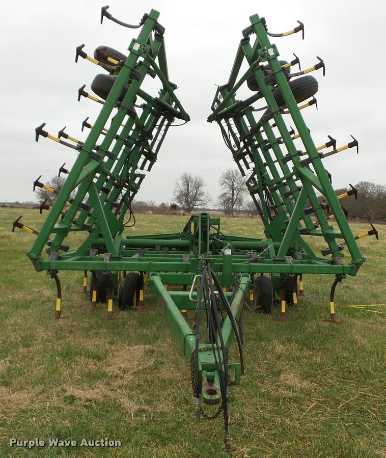 image for item AG9107 John Deere 980 field cultivator