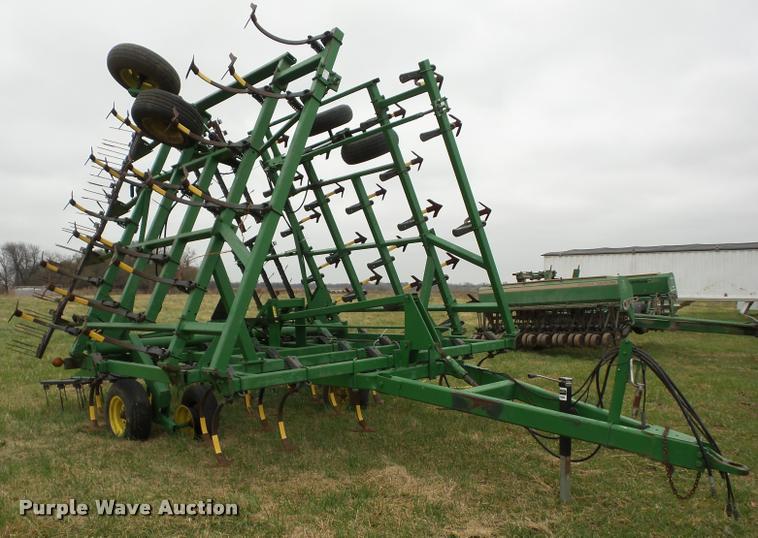 image for item AG9107 John Deere 980 field cultivator