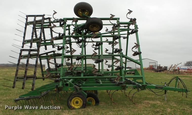 image for item AG9107 John Deere 980 field cultivator