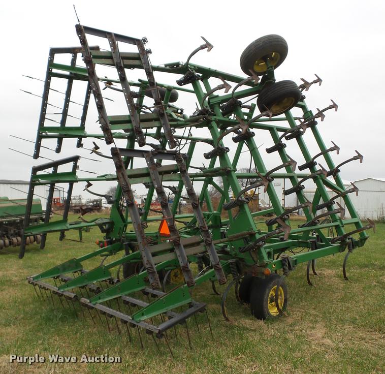 image for item AG9107 John Deere 980 field cultivator