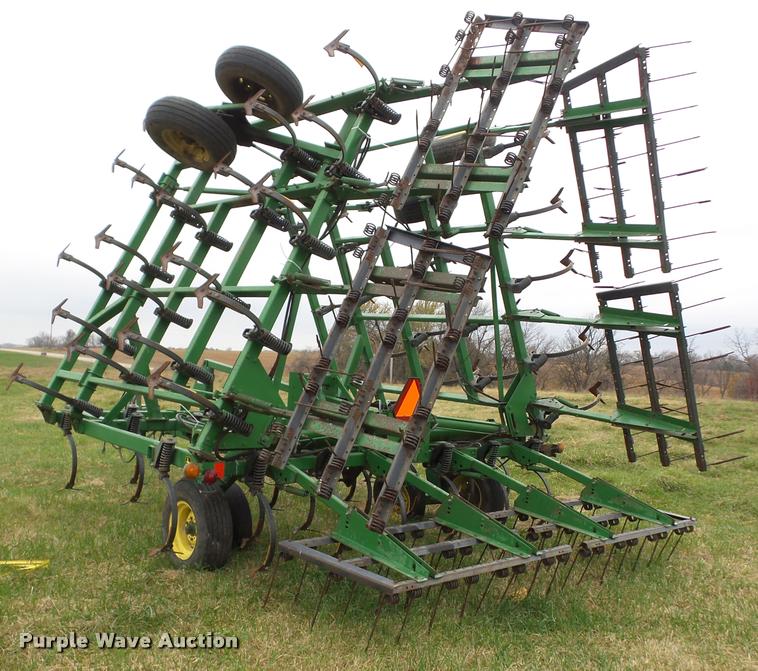 image for item AG9107 John Deere 980 field cultivator