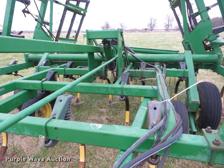 image for item AG9107 John Deere 980 field cultivator