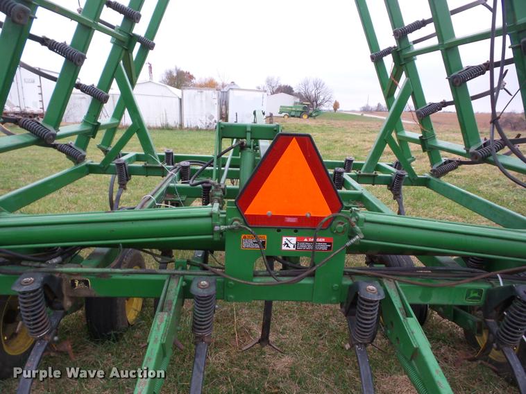 image for item AG9107 John Deere 980 field cultivator