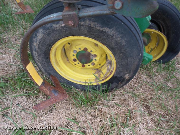 image for item AG9107 John Deere 980 field cultivator