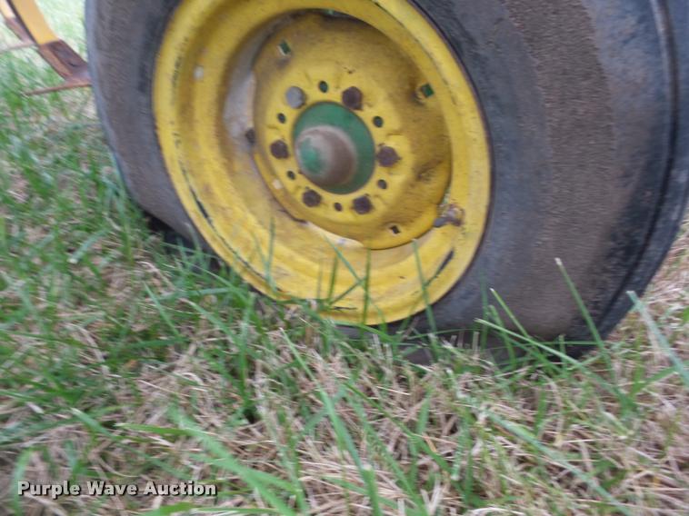 image for item AG9107 John Deere 980 field cultivator