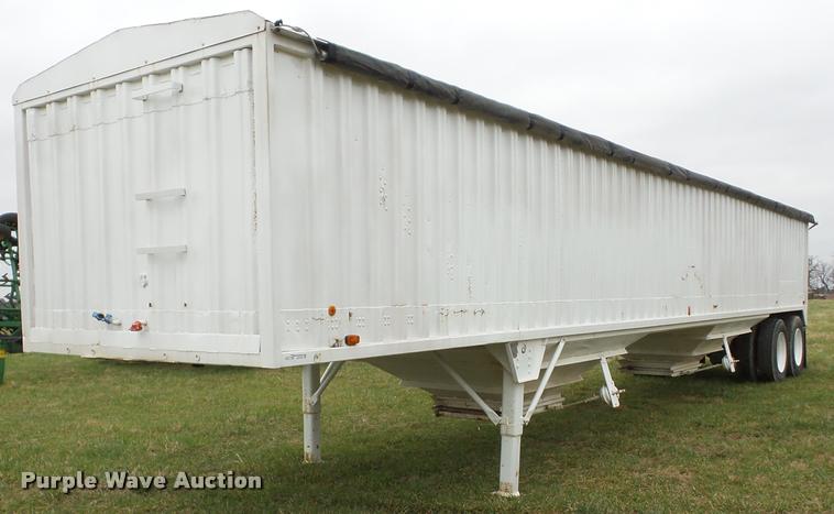 image for item AG9109 1983 Wilson GH-700 double hopper grain trailer